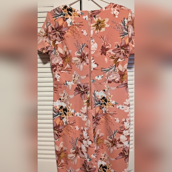 ⭐ BOGO | Suzy Shier Coral Floral Dress - Ladies Size M - Picture 3 of 5